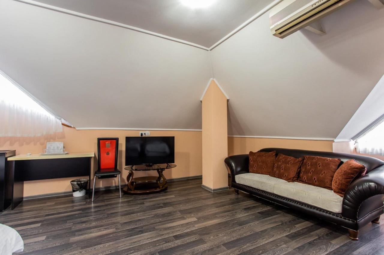 Star Rent Hotel Chisinau Exterior foto