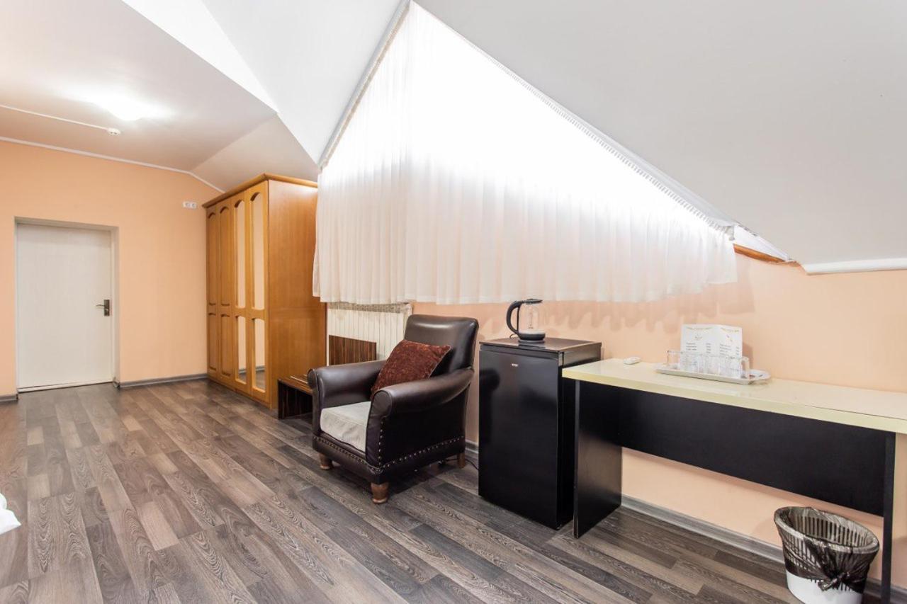 Star Rent Hotel Chisinau Exterior foto
