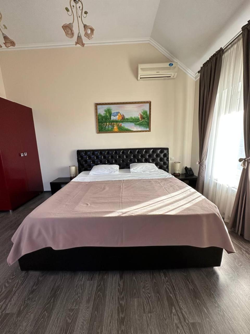 Star Rent Hotel Chisinau Quarto foto